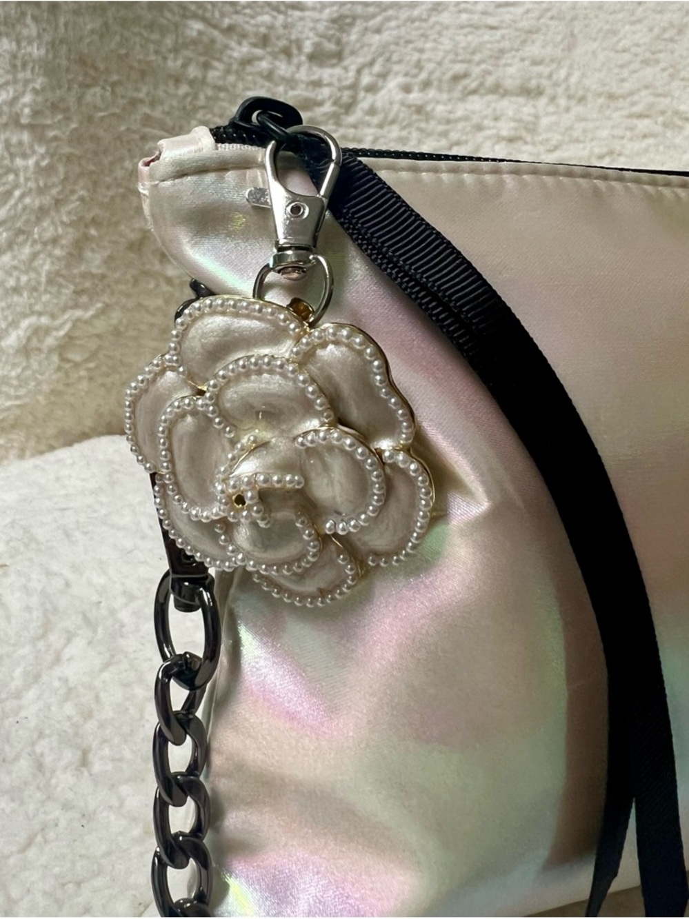GUCCI Upcycled Iridescent Beauty Cream to Crossbody Bag with Black Chain - Picture 8 of 10